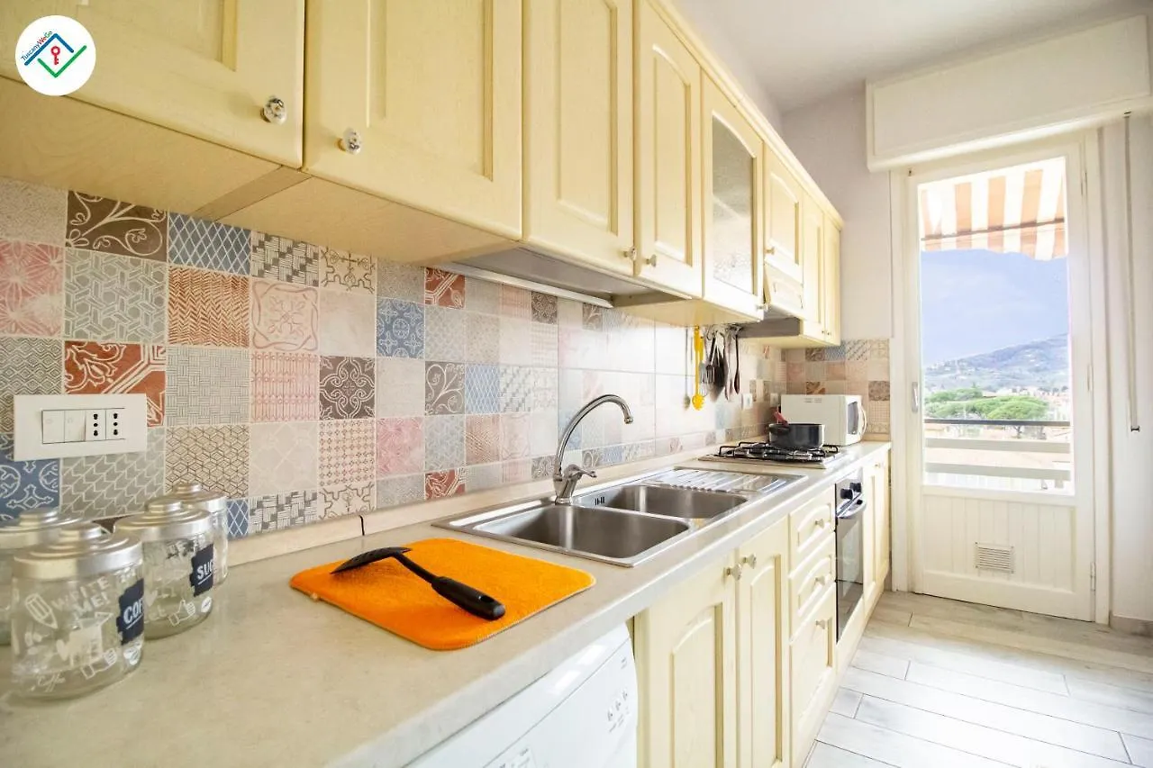 Yellow Apartment Монтекатини-Терме