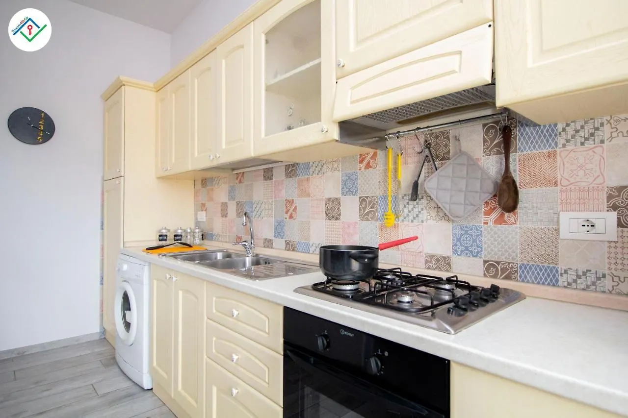Yellow Apartment Монтекатини-Терме